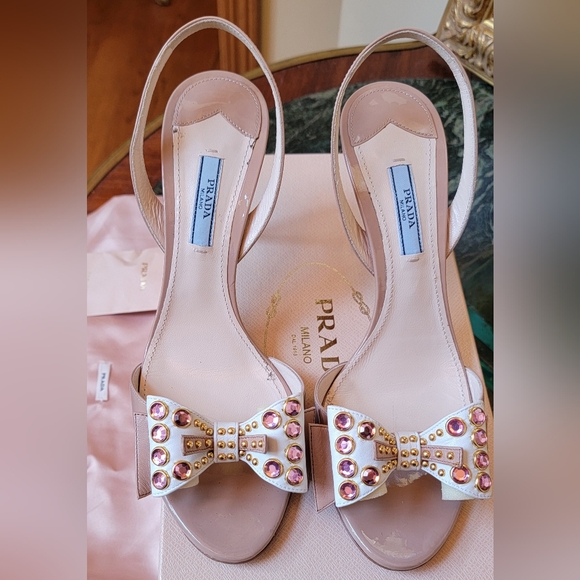 $900 NIB PRADA VERNICE NUDE LEATHER PINK CRYSTAL BOW GOLD HIGH HEEL SANDAL 9.5 - Picture 12 of 15